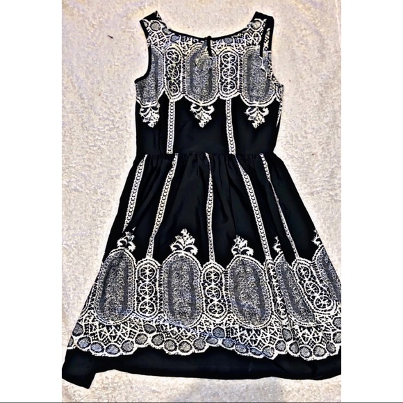 Lace print dress - Picture 3 of 3